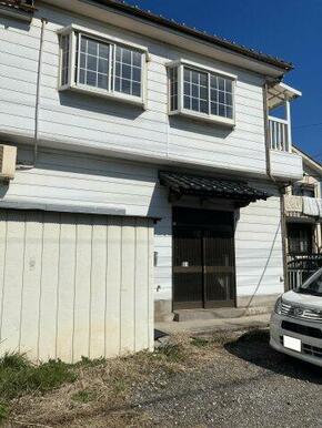 店舗と居住用の玄関が分かれた、独立性の高い造り