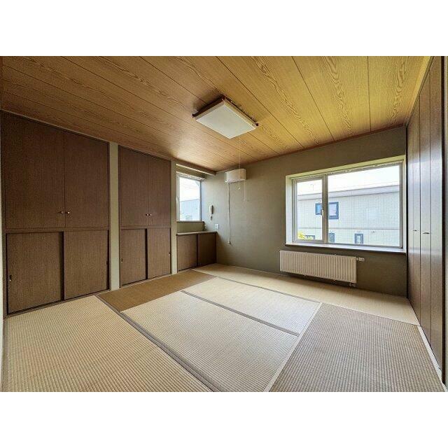 2階和室。とにかく収納がたくさん！