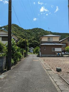 前面道路西側から