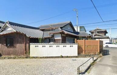 道路向かい側　平屋建の外観