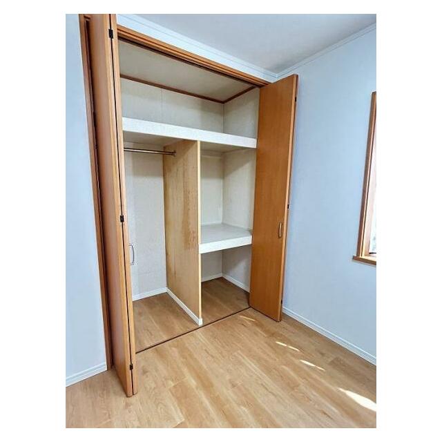 2階約5.5帖洋室　クローゼット