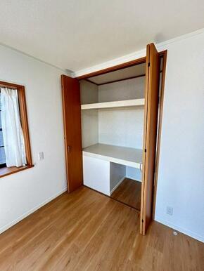 2階洋室5.6帖　クローゼット