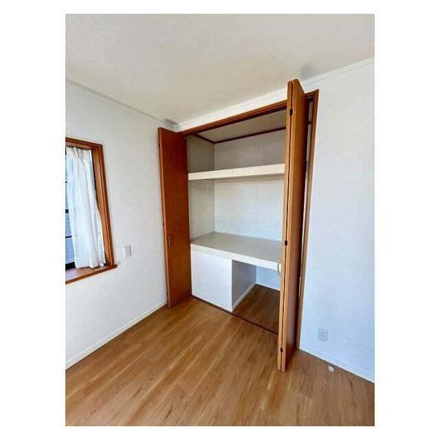 2階洋室5.6帖　クローゼット