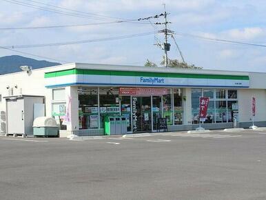 ファミリーマート 伊万里二里店