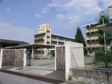 宝木中学校　758ｍ/徒歩10分、車2分