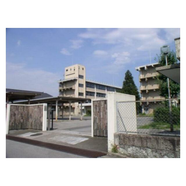 宝木中学校　758ｍ/徒歩10分、車2分