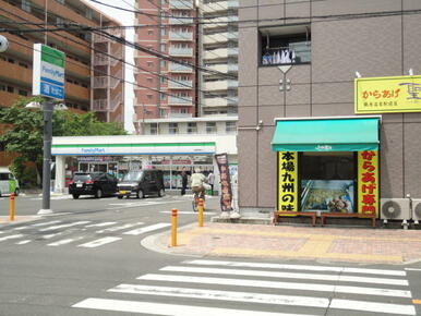 ファミリーマート鶴巻温泉駅前店