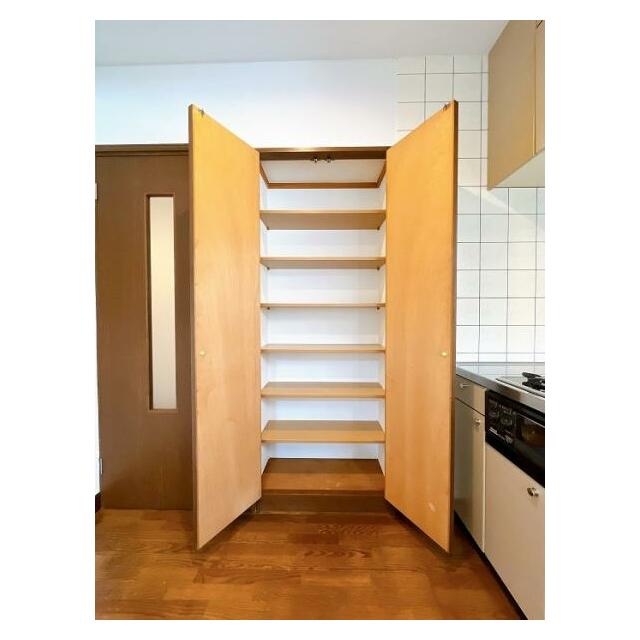 「キッチン」収納の中の写真です。