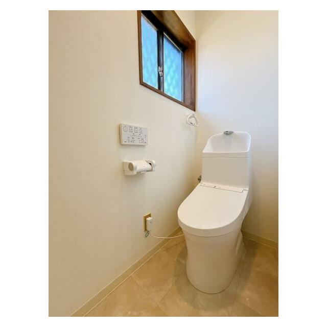 「2階　トイレ」ウォシュレット付のトイレに新品交換済みです。