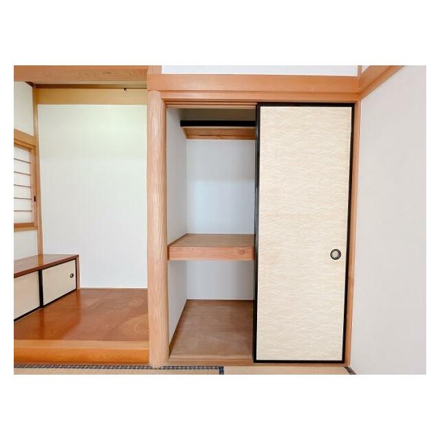 「1階　和室」押入れの写真です。