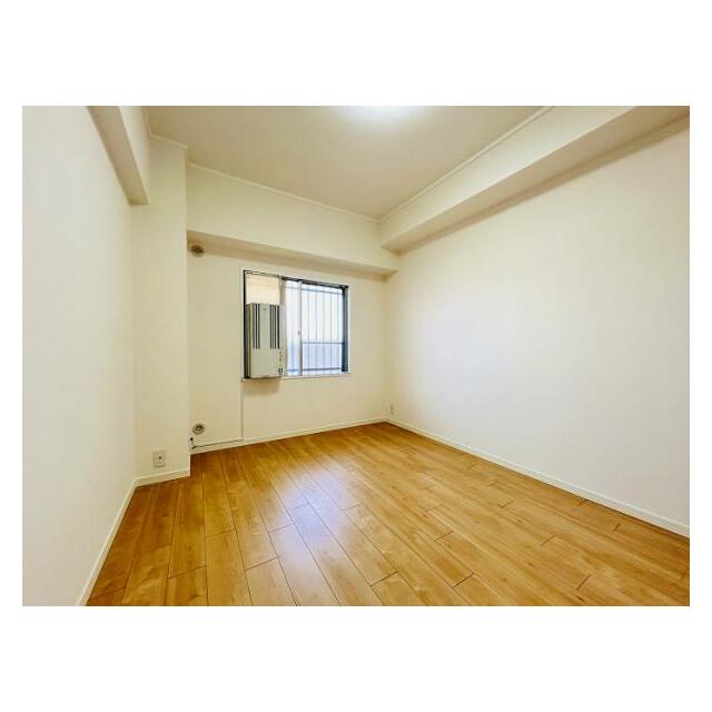 北側洋室2部屋に窓用エアコン設置しております