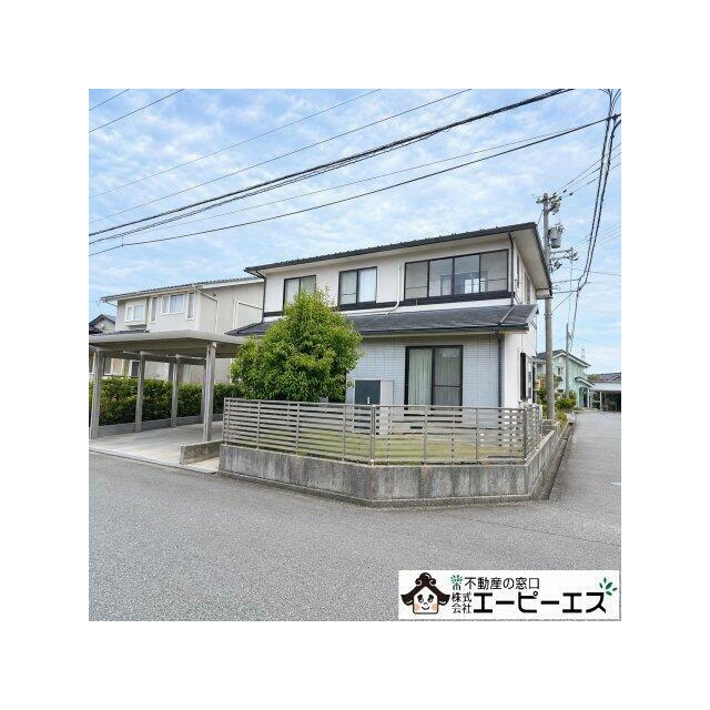 角地ならではの開放感が魅力！庭スペースのあるゆとりを感じる住まいです◎
