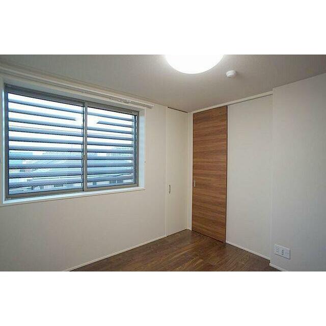 洋室６．１帖　照明器具の設置がございます。