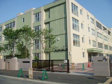 川崎市立東高津小学校