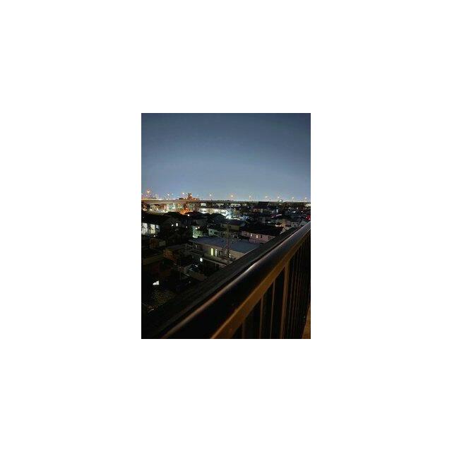 バルコニーからの眺望。遠くに名古屋駅が望めます。