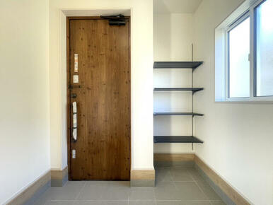 玄関 可動棚4段