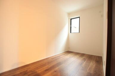 4帖の収納がある寝室です！