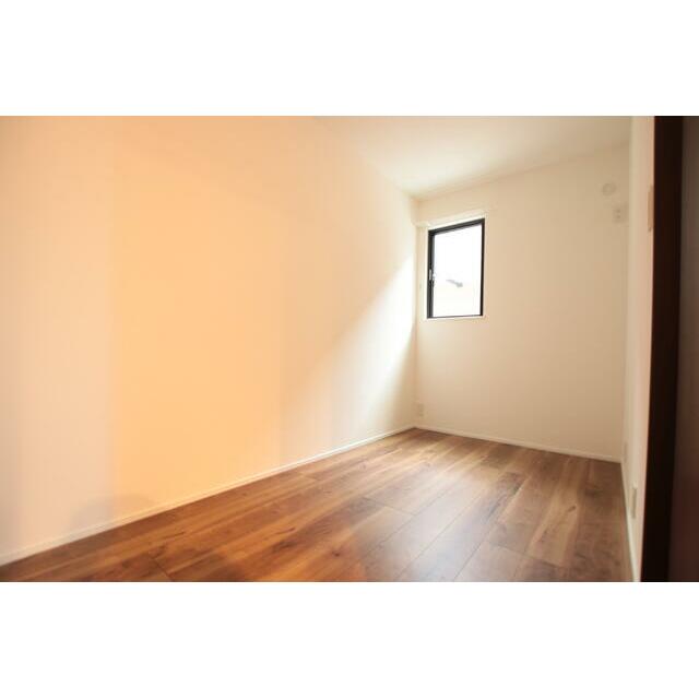 4帖の収納がある寝室です！