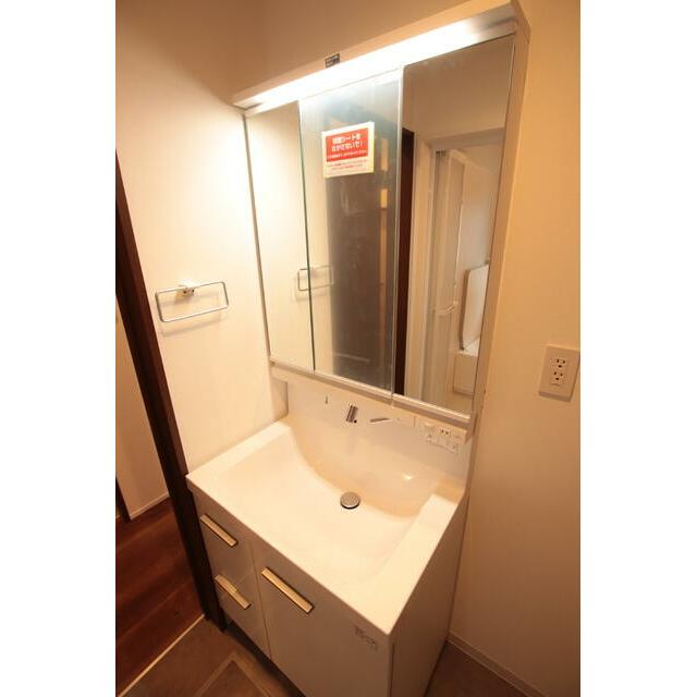 忙しい朝にはあると嬉しいシャワー付洗面化粧台♪