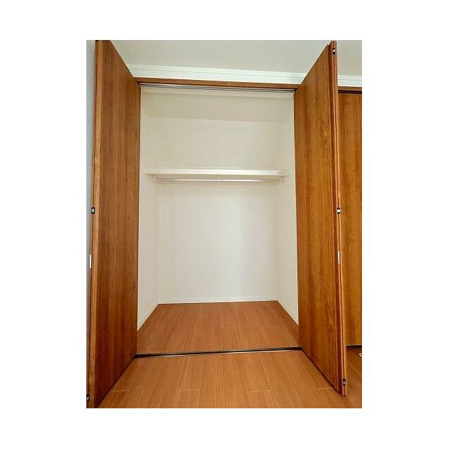 「3階西側洋室＿約6帖」空間を活かした収納です。