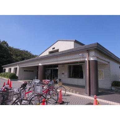 座間市立図書館