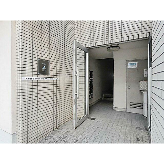 清潔なエントランスです