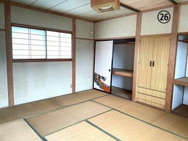 2F、10帖の和室のお部屋です