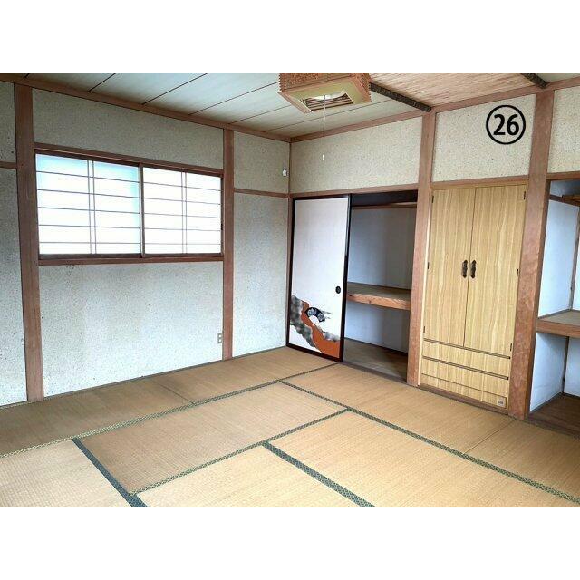 2F、10帖の和室のお部屋です