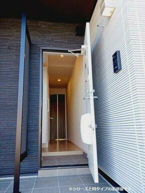 明るい玄関です