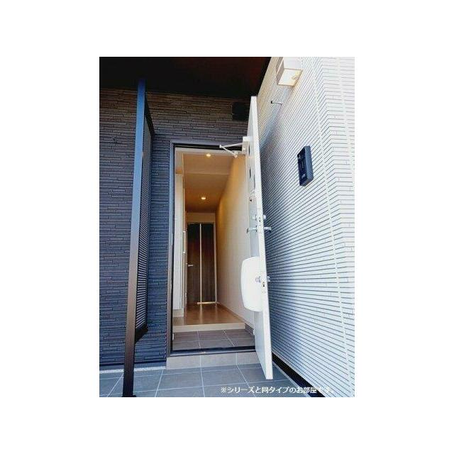 明るい玄関です