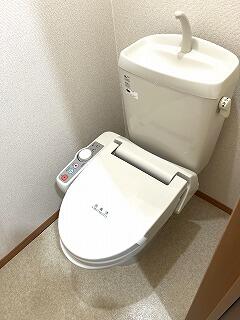 ☆トイレは温水洗浄機能付き暖房便座☆　※別部屋の写真です