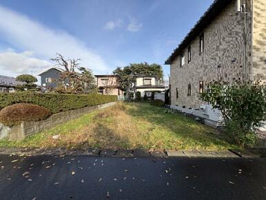 前面道路側から撮影。