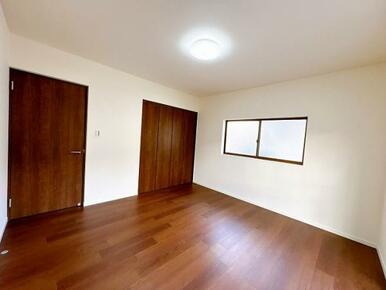 「洋室」2階洋室約8帖、クローゼットがございます