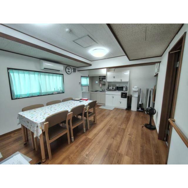 ダイニングテーブルセット付です♪
