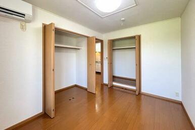 【洋室】全室エアコン設備、ＬＥＤ照明が設置されております☆