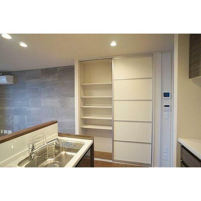 キッチン横収納