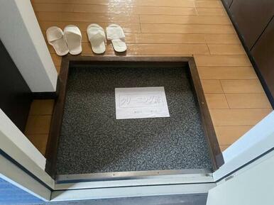 ほかの部屋の写真を使用しております。