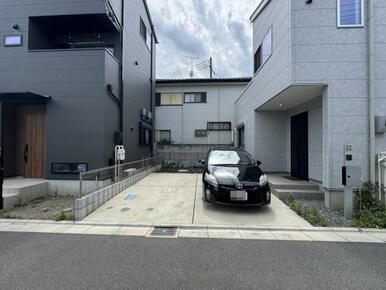 セカンドカーにも便利な駐車２台可能です。