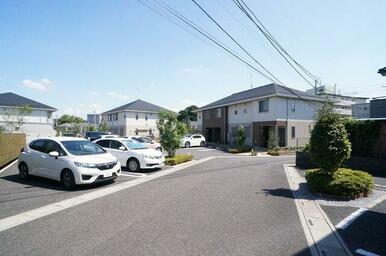 【敷地全景】サニープレイスＡ～Ｄ棟の他に、スカイガーデンＡ～Ｃ棟も道路向かいにございます！！入居者…