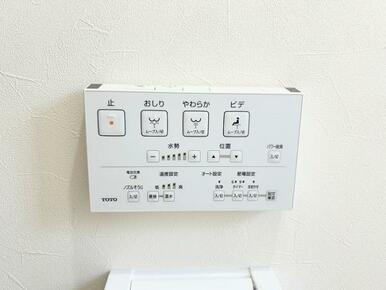 トイレには快適な温水洗浄便座付き