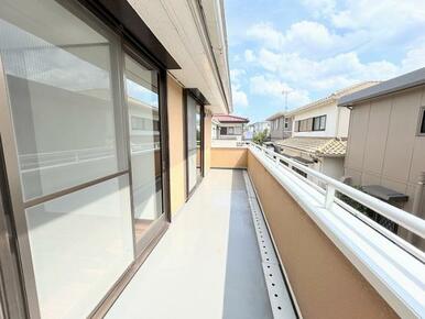 バルコニーは南側にあり日当たり良好