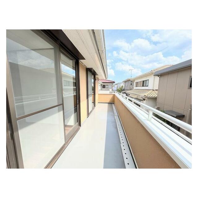 バルコニーは南側にあり日当たり良好