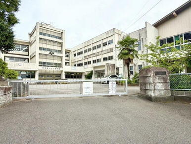 沼津市立愛鷹中学校