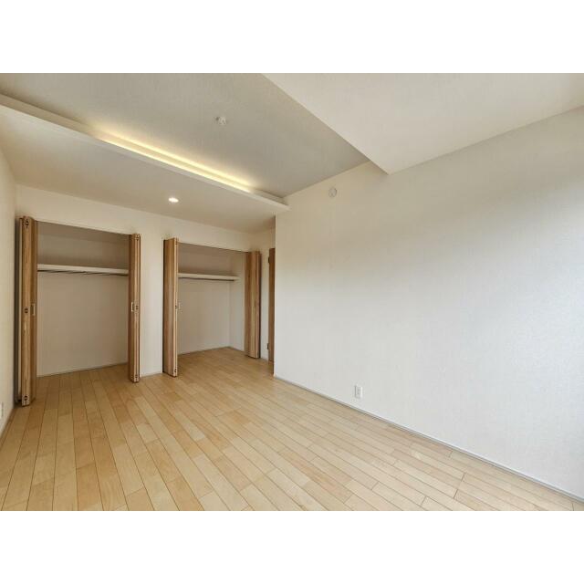 主寝室豊富な収納スペースをご用意しております！居室の全空間を有効活用でき、いつでもお部屋をすっきりと