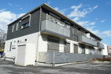 ■外観■　積水ハウス施工“シャーメゾン”駐車場は各世帯２台付き！