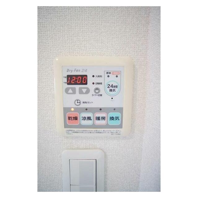 梅雨時の洗濯物の乾燥や、冬の寒い時期に浴室内を暖めてから入浴が出来る浴室暖房乾燥機能付き♪