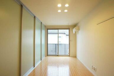 ダウンライトを採用しております