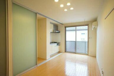 スライディングスクリーンで仕切ることが可能です