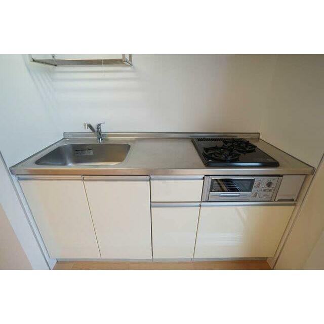 キッチン下部に収納がございます