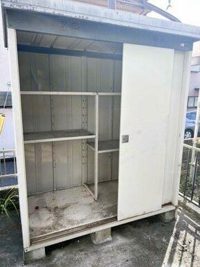 季節用品やレジャー道具の保管に便利な外部倉庫があります。